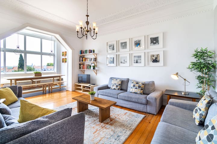 Big Central Flat 3E by Central Hill