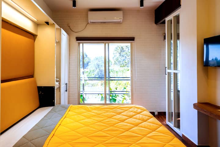 ألقِ نظرة على الوقت الذي تدور فيه الأمور من المكتب إلى غرفة النوم.