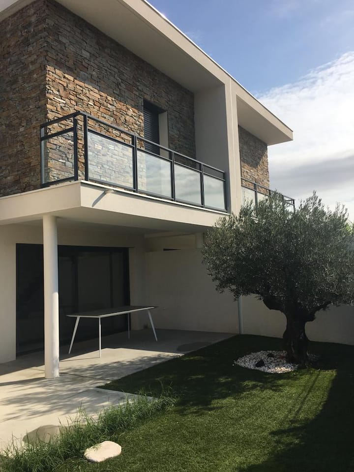 Charming house between city and sea Townhouses for Rent in Perpignan