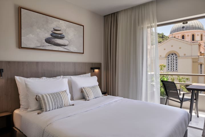 Apartment with 2 BDR & balcony, near Kolonaki area