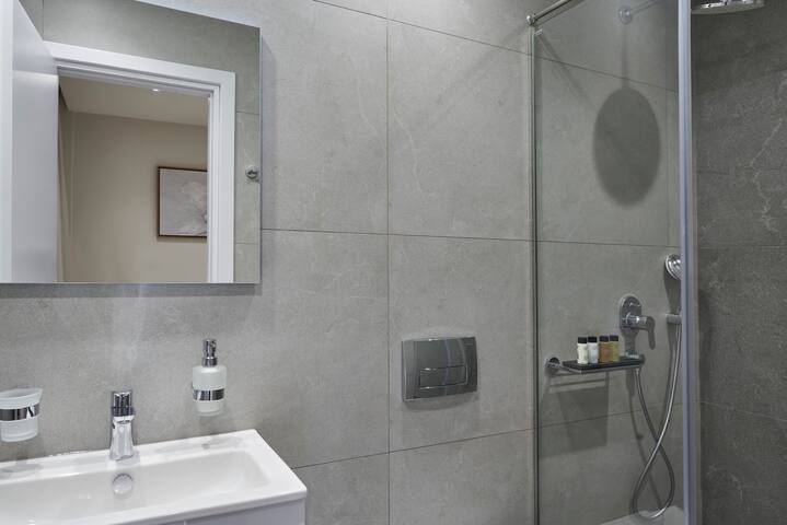 Apartment with 2 BDR & balcony, near Kolonaki area gallery image 4