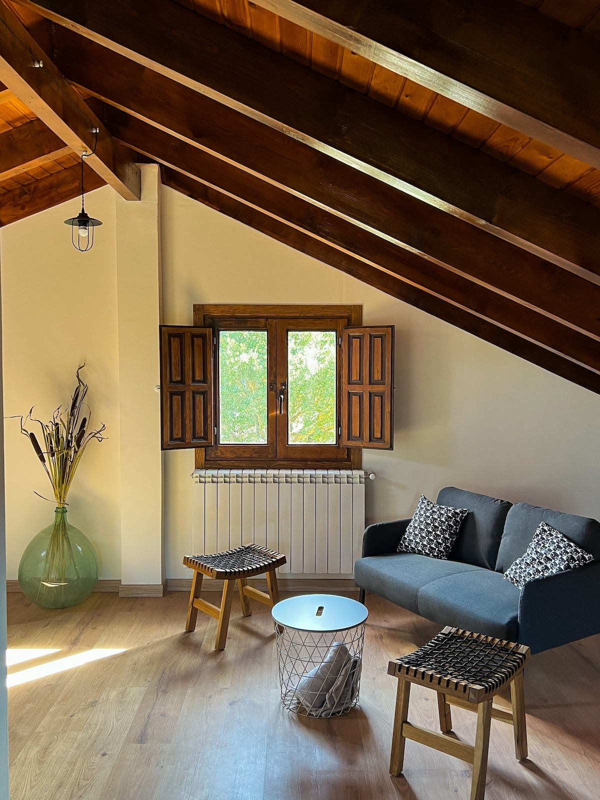 Top performing Airbnb: A Porteliña Country House among Vineyards and Chestnut Trees in Ourense