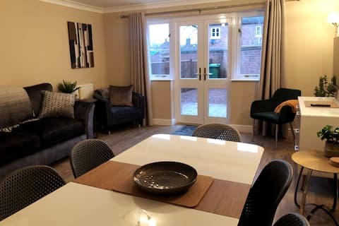 3 Bed/2 bath-Townhouse-Central-Newport, Shropshire