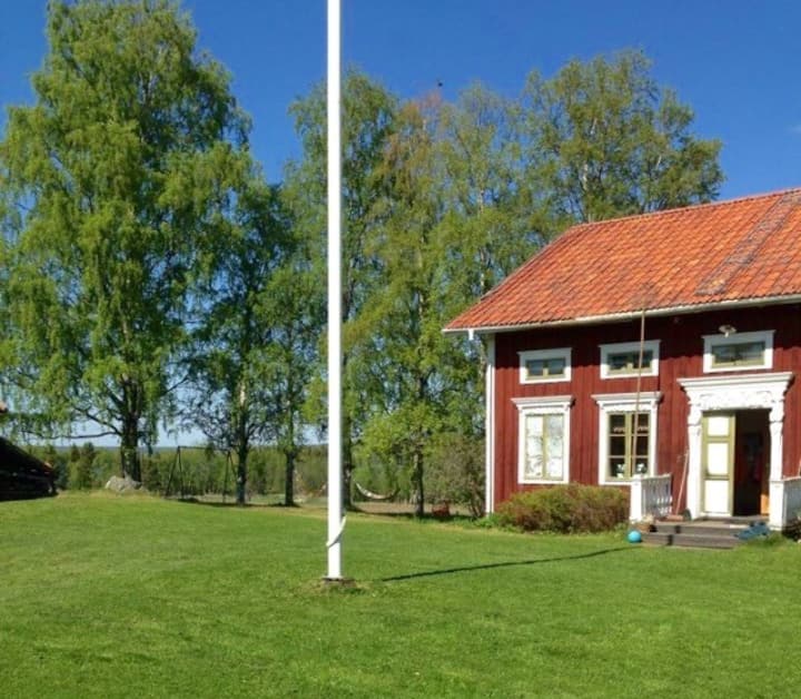 Rural close to town, with charm & sophistication