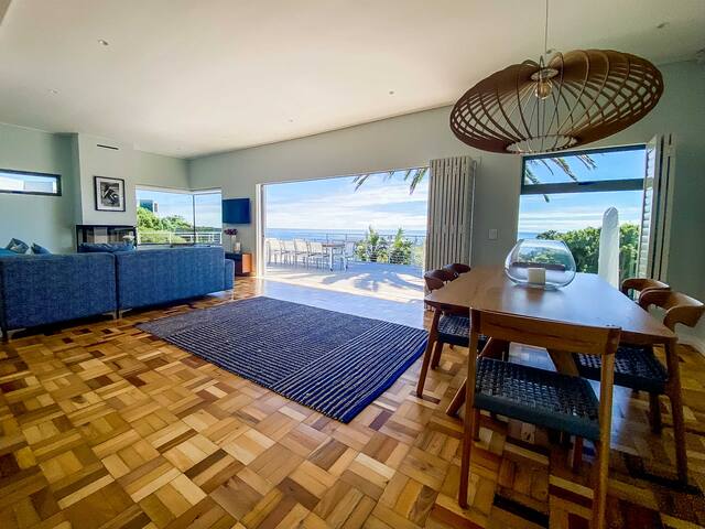 Camps Bay – spacious villa with sparkling pool gallery image 5