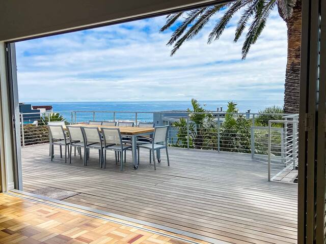 Camps Bay – spacious villa with sparkling pool gallery image 4