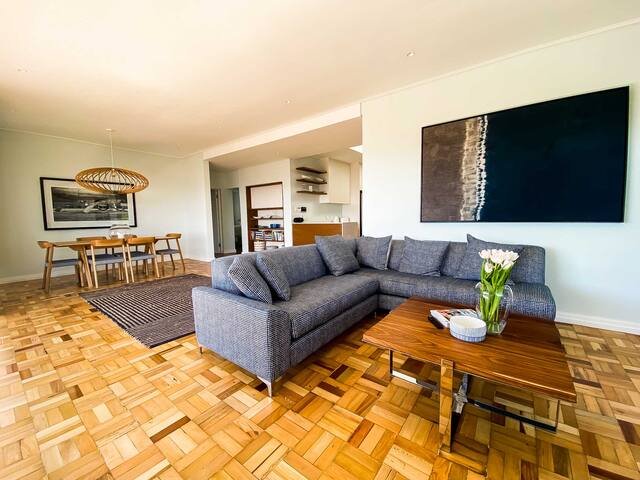 Camps Bay – spacious villa with sparkling pool gallery image 3