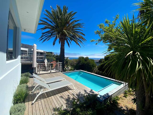 Camps Bay – spacious villa with sparkling pool gallery image 2
