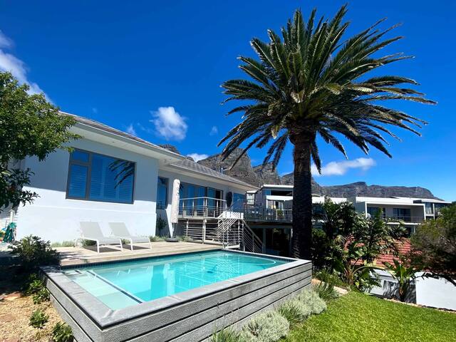 Camps Bay – spacious villa with sparkling pool