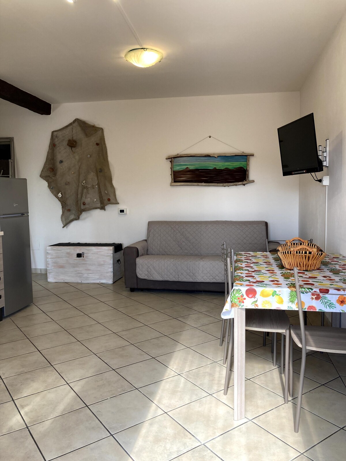 ห้องนั่งเล่น - ห้องครัวพร้อมเตียงโซฟา