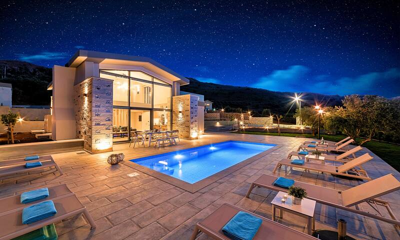 Moonlight Maxima Villa Heated Pool up to 30 guests