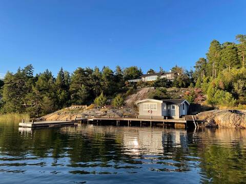 Villa on a lake plot with boat house and jetty by Fågelbro.