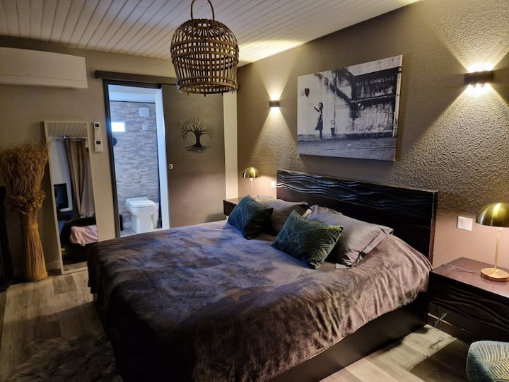 La suite principal ,cama king size, aire acondicionado y calefacción por suelo radiante...