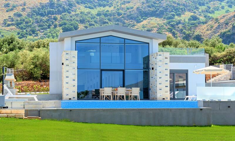 Moonlight Grand Villa Heated Pool up to 45 gusts gallery image 2