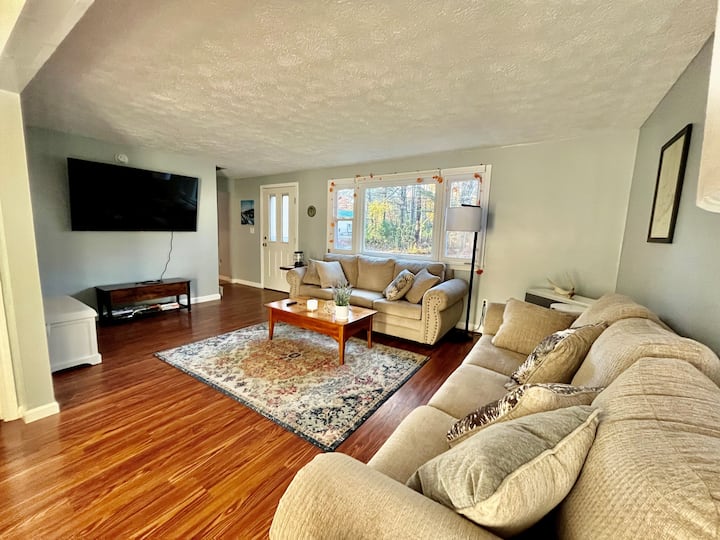 Cozy 3-bedroom Home 1.5 Miles From Ogunquit Beach - Wells, ME