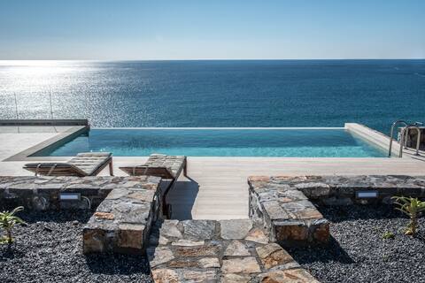 Evgoro - Infinite View with private pool