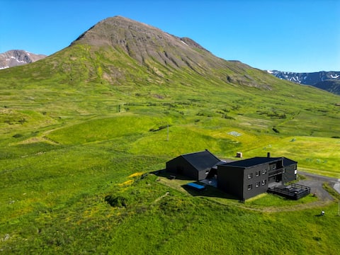 Hóll Adventure House - Hóll Adventure House