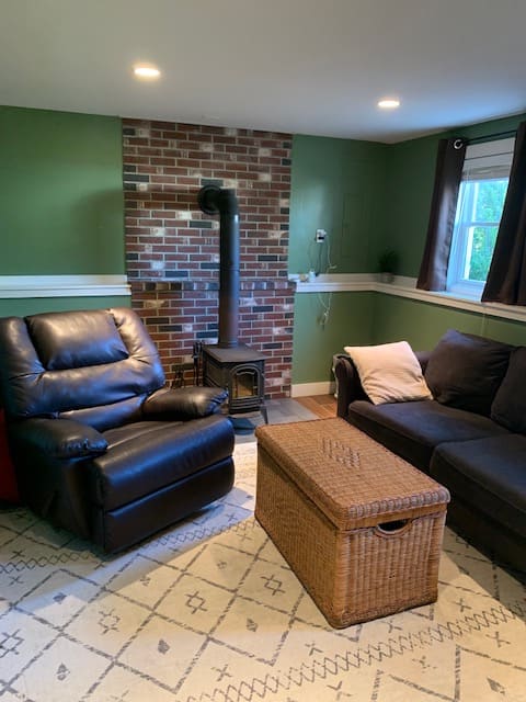 Successful Airbnb property: Spacious 1 Bedroom Apt - 3 min walk to the Beach! in Oak Bluffs