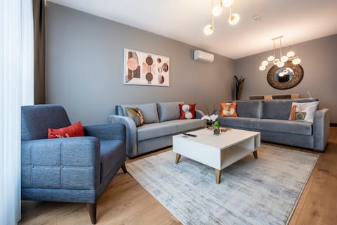 Charming 2BDR house with city view#