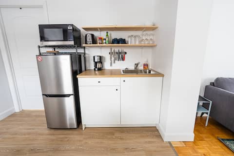Apartment in the heart of downtown (E)