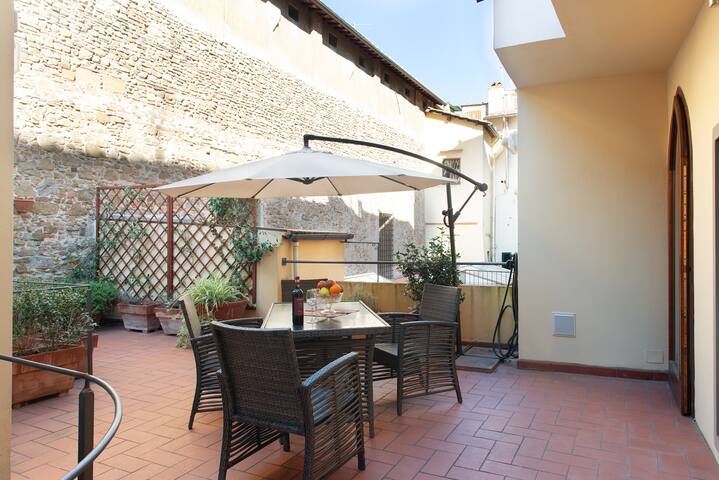 Unique Flat – Private Terrace and Gothic Details gallery image 3