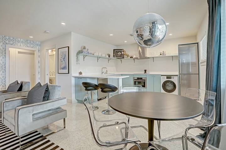 Two Adjacent Condos in Ideal Location! 3 BR/2 Bath gallery image 2