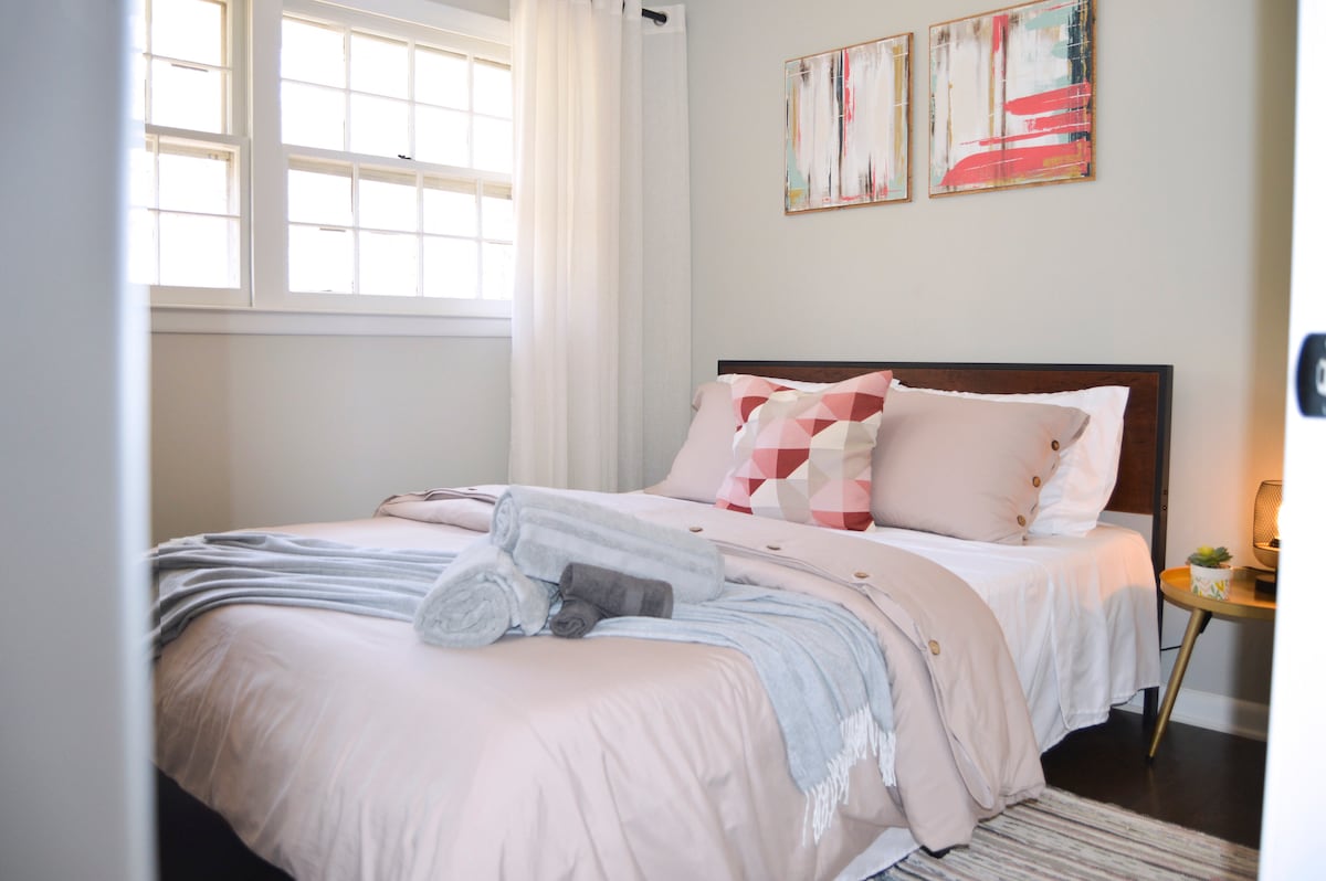 Dhomë gjumi krevat dopio "queen" në kate