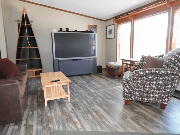 Dhoma e ndenjjes me divan më shumë