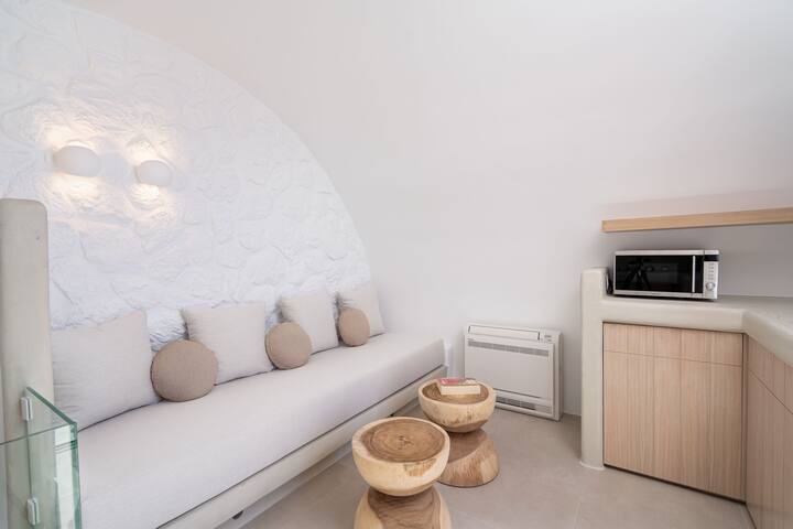 Airth Suite (2 jacuzzi 190° Caldera & Sunset view) gallery image 2