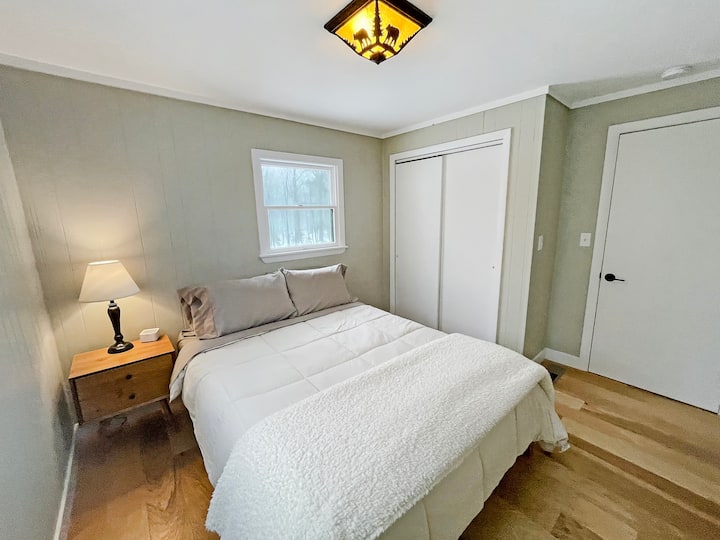 Apartmán s manželskou posteľou Queen a inteligentným televízo