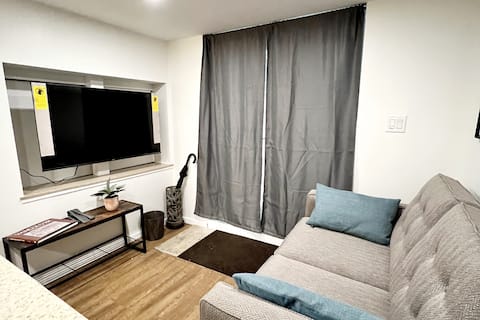 Top Airbnb: Walk to SkyTrain • Explore Vancouver & Commercial! in Kensington Cedar Cottage