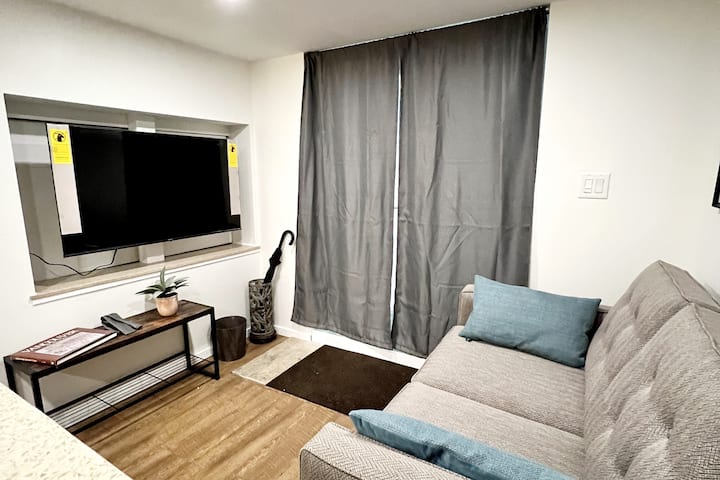 Licensed, Commercial Dr, Walk To Train For Fifa! - Richmond