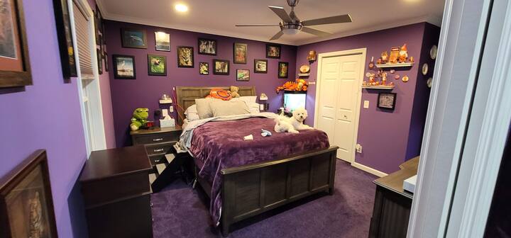 Master Beadroom with queen bed, bedside tables, dresses, and walk-in closet. Full 4 piece master bath attached. Located upstairs.
