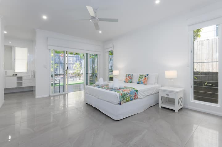 Spacious main bedroom featuring queen size bed, walk-in wardrobe, large en-suite bathroom with double sinks and double shower.  The bedroom is fully air-conditioned and also features a ceiling fan.   