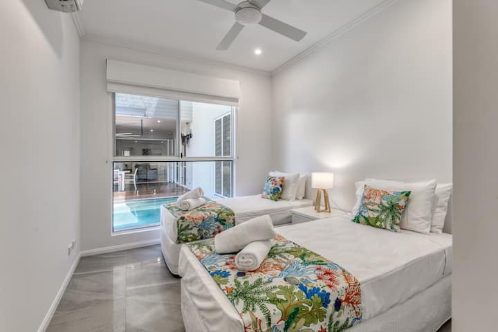 3rd bedroom featuring 2 single beds and overlooking the swimming pool.  Fully air-conditioned with ceiling fan and built-in wardrobe.