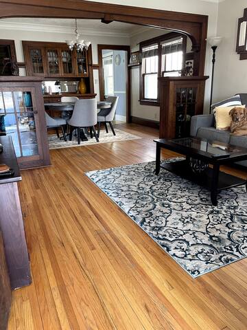 Fantastic home in the heart of it all! Pets, yes! gallery image 3