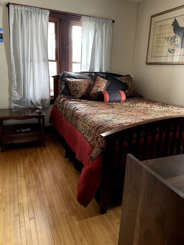 Fantastic home in the heart of it all! Pets, yes! gallery image 4