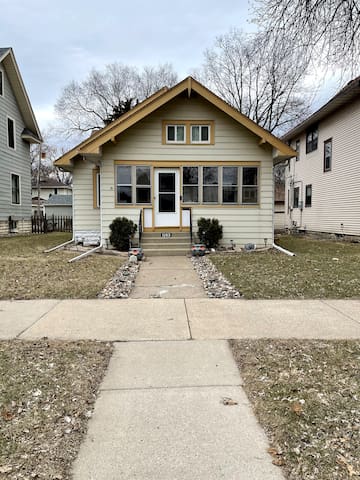 Fantastic home in the heart of it all! Pets, yes!