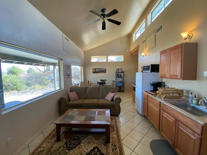 Bungalow Retreat With Hot Tub And Views Of Sedona - Cottonwood, AZ