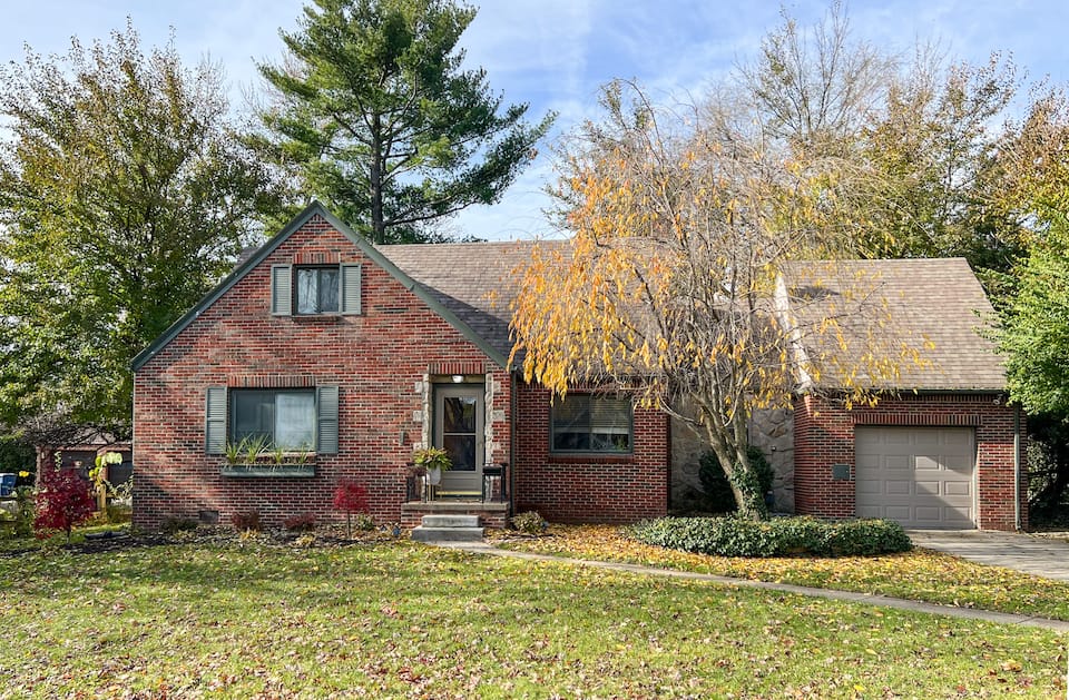 Charming Cottage in Toledo's popular Old Orchard neighborhood! — photo 1