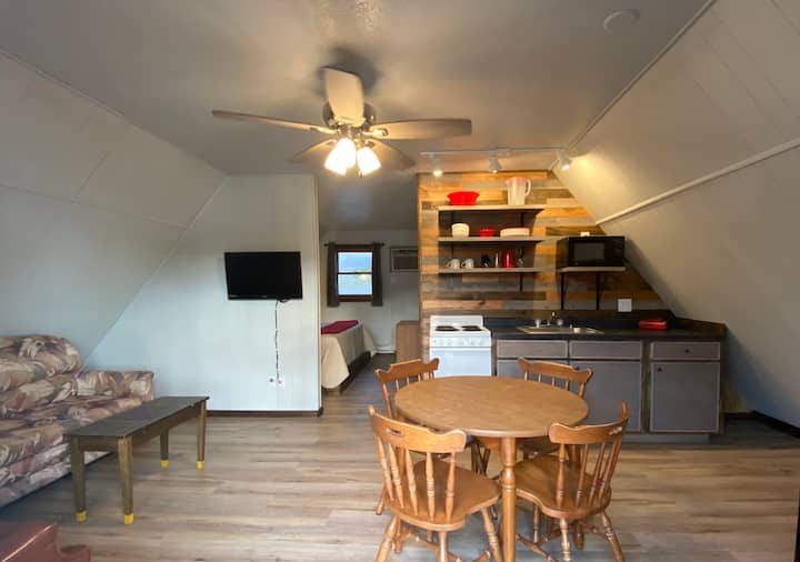 走进我们的加大双人床A型小屋