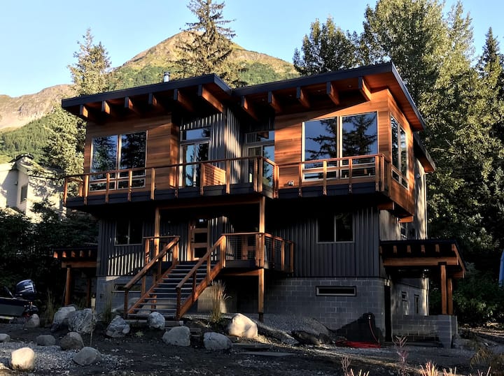 First Tracks Chalet in Spectacular Mountain Valley Chalets for Rent