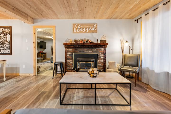 Living room, Gas fireplace
