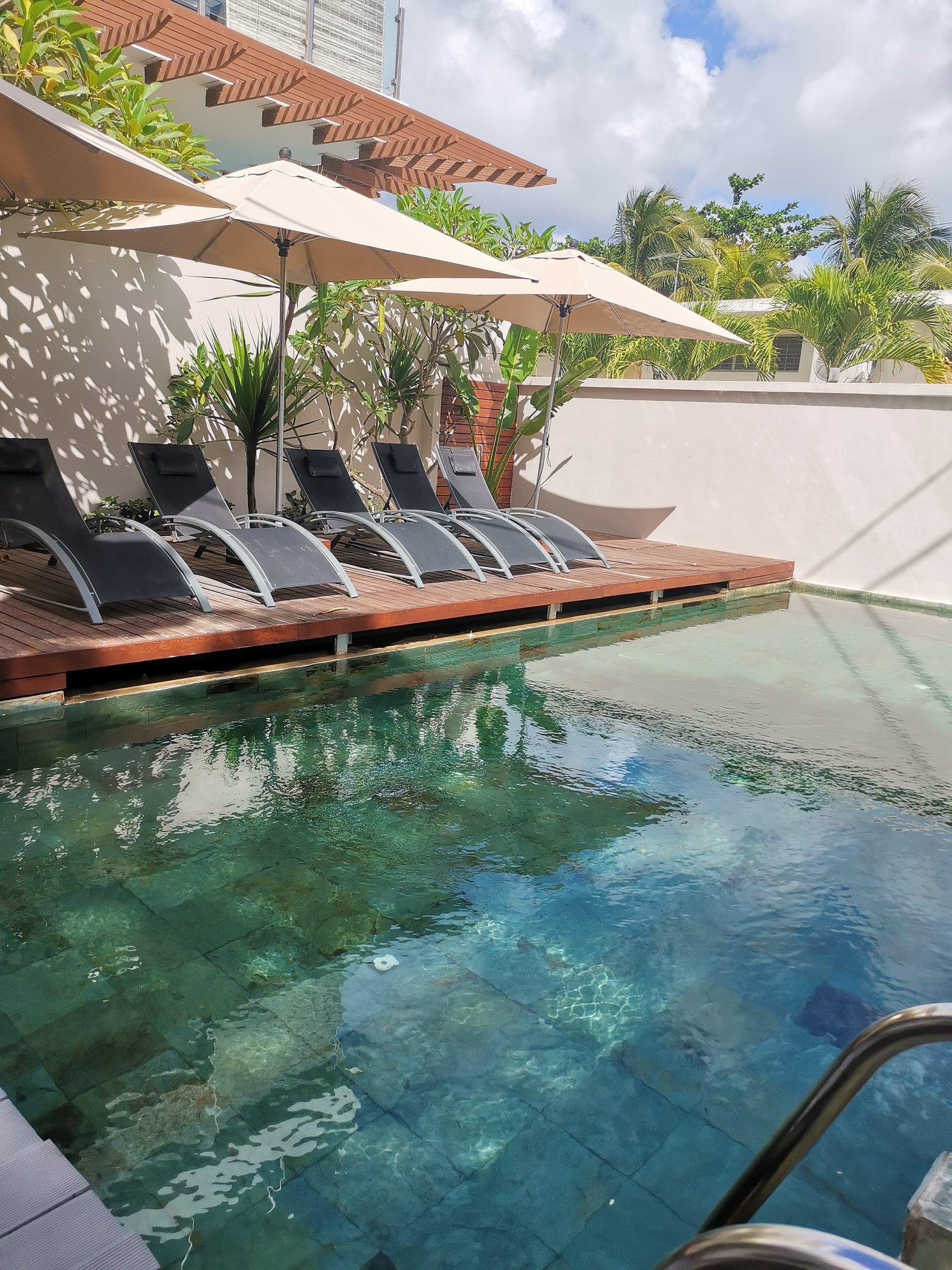 PEREYBERE -Charming 2 bedrooms apartment- WITH POOL - BEACHCOVE Apartments, North Living, APT 8