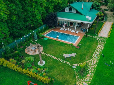 Detached villa with pier to Sapanca Lake