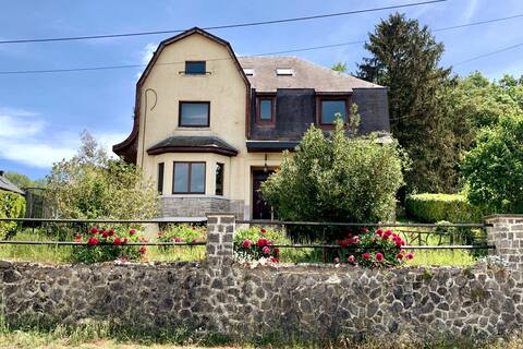 Cosy villa with open fireplace and sunny garden.