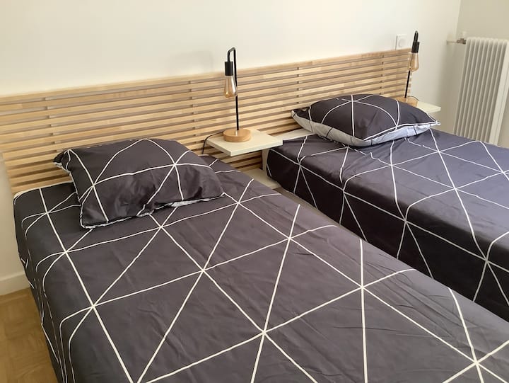 Chambre 1 avec 2 lits de 90 que l'on peut rapprocher