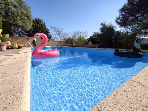 Pretty villa near Avignon and the Pont du Gard