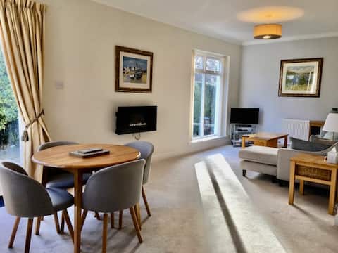 Popular Airbnb listing: Little Gladsmuir one bedroom cottage in St Andrews in St Andrews And St Leonards