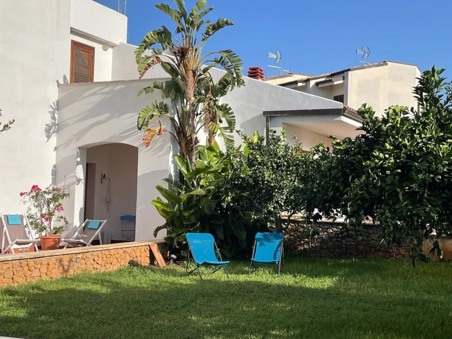 Villa Lisa Terrasini - casa vacanze con accesso privato al mare in Sicilia